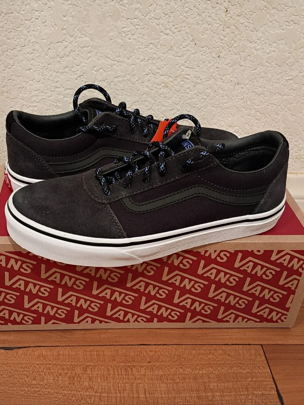Vans - Picture 1 of 4